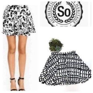 SO Womens Skater Skirt Size Medium Black White Geo Print Mini Flare